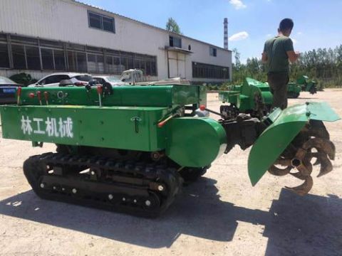点击查看详细信息<br>标题：履带开沟机　 阅读次数：1592