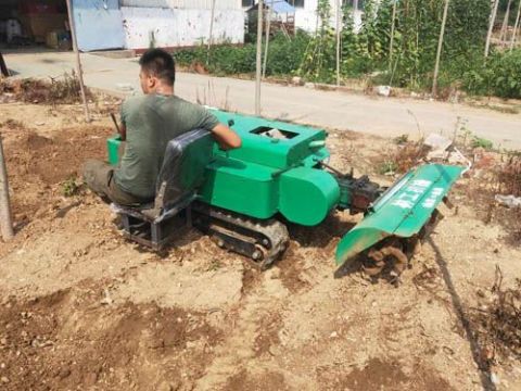 点击查看详细信息<br>标题：履带开沟机　 阅读次数：1477